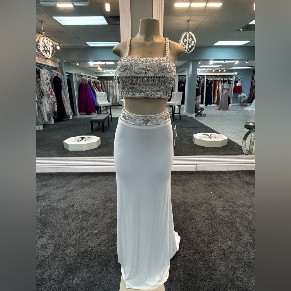 Size 2. diamond white color. 2 piece trumpet gown beaded top